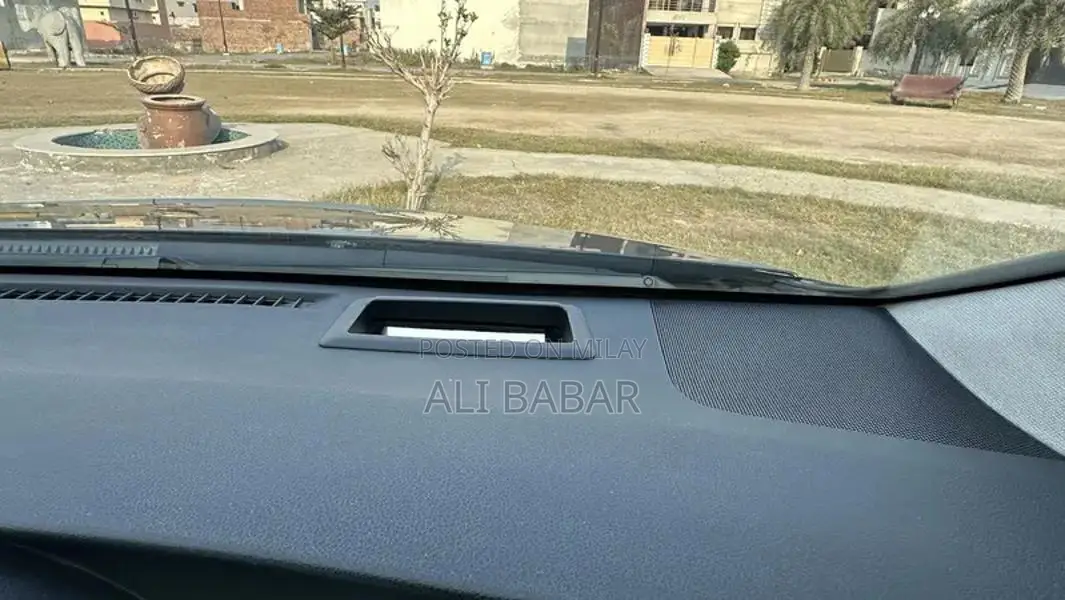 2016 Toyota Prius Premium Hybrid Hatchback