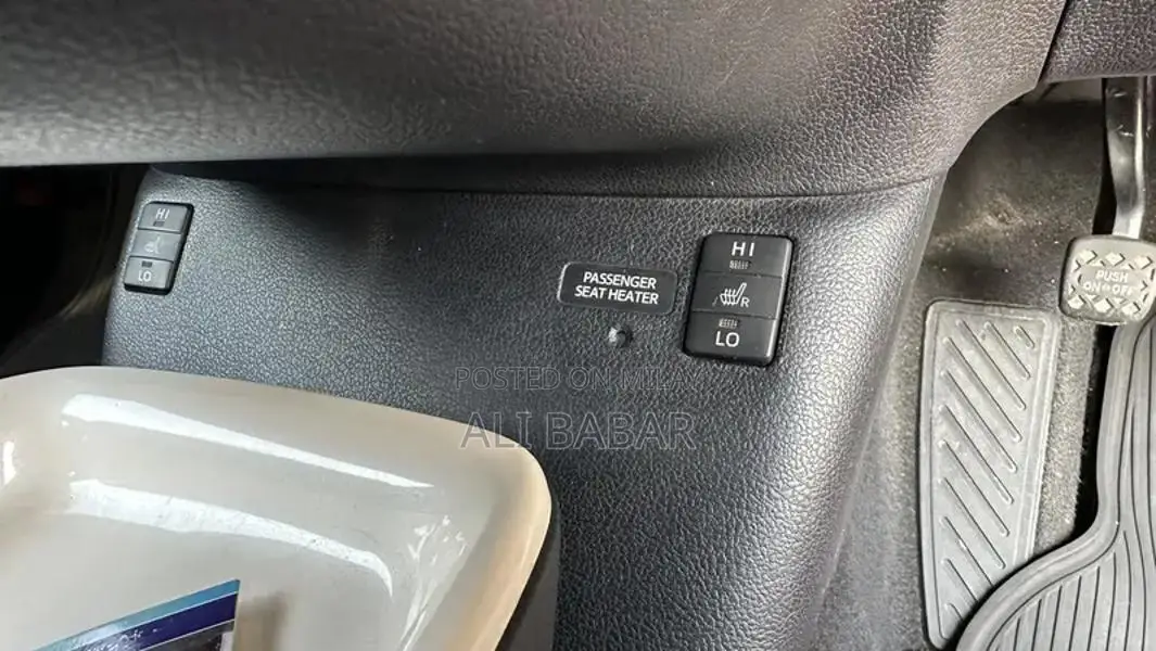 2016 Toyota Prius Premium Hybrid Hatchback