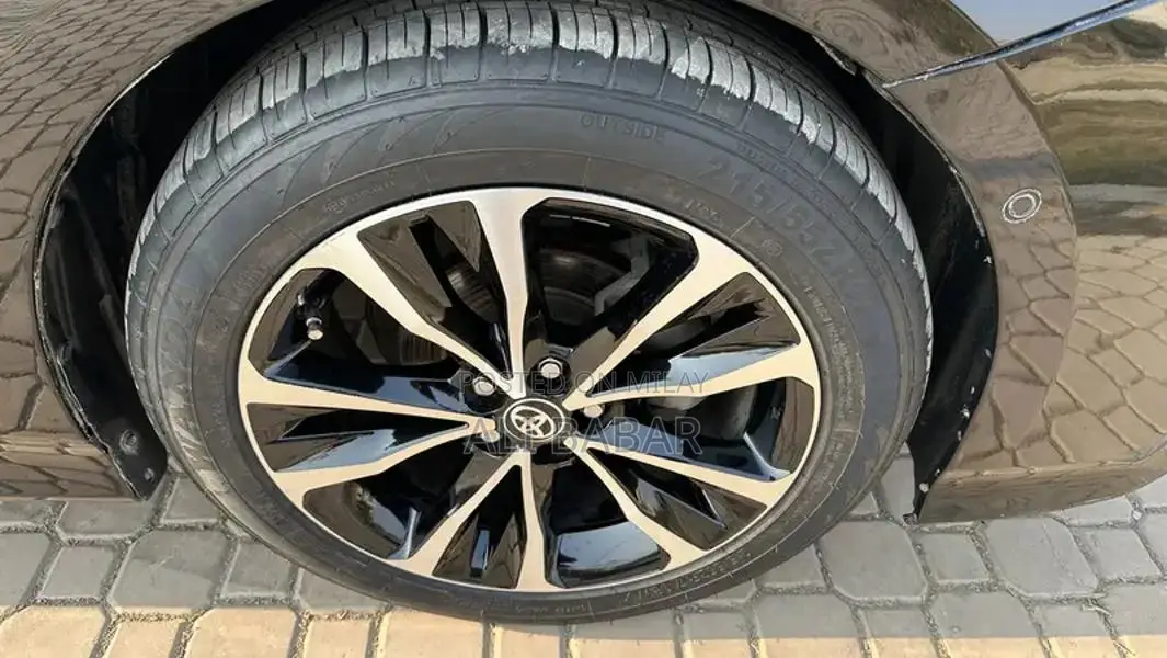 2016 Toyota Prius Premium Hybrid Hatchback