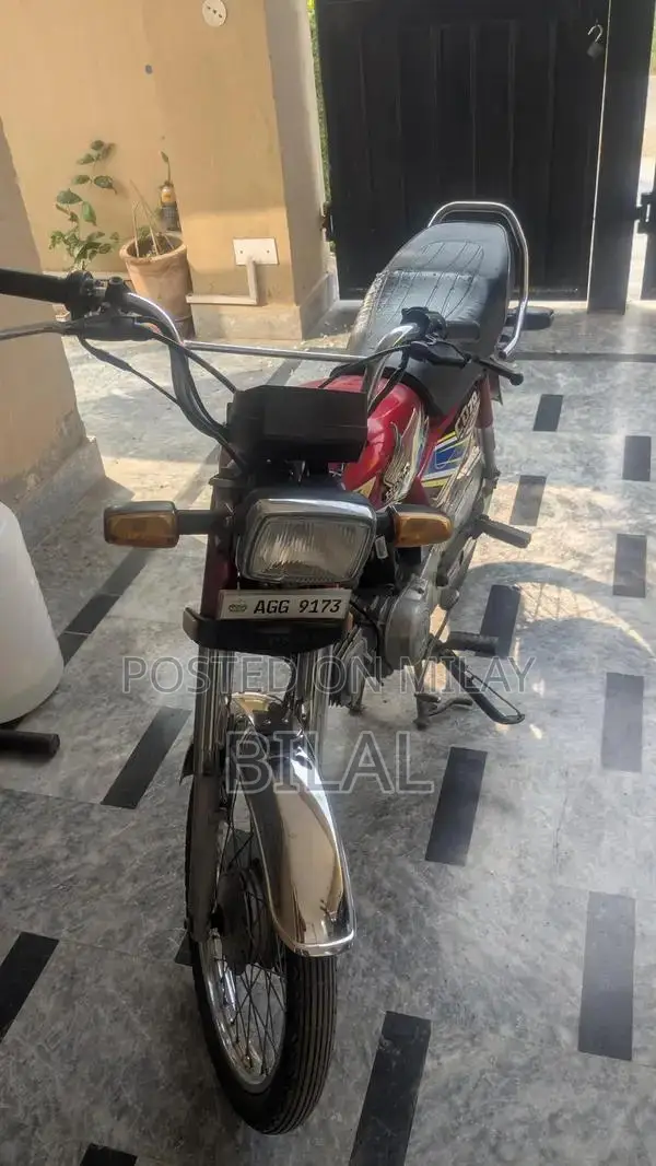 Honda CD 70 Motorcycle - 2021 Model with Low Mileage