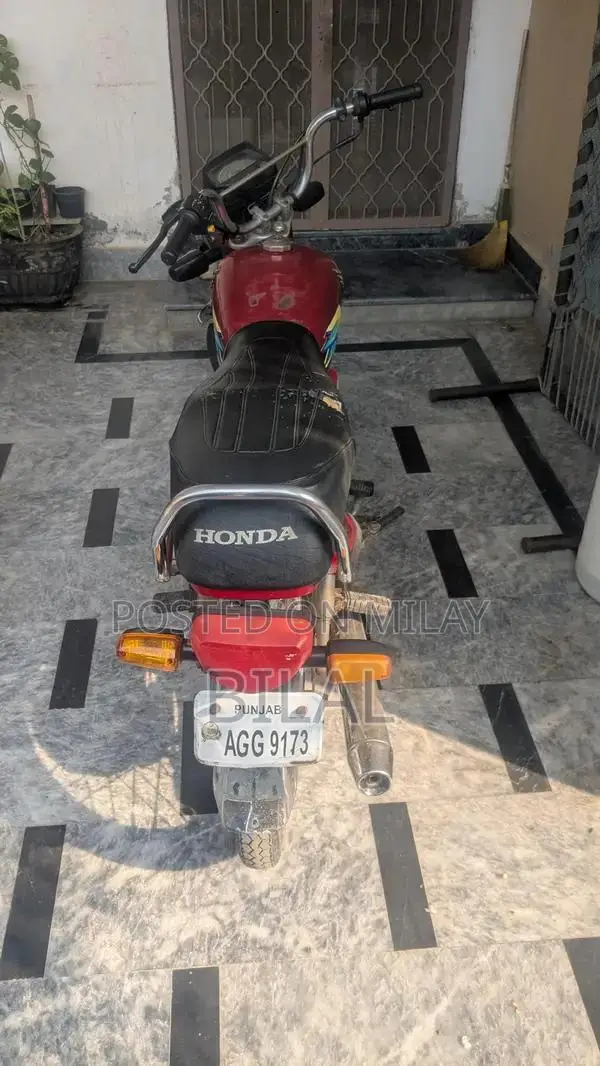 Honda CD 70 Motorcycle - 2021 Model with Low Mileage