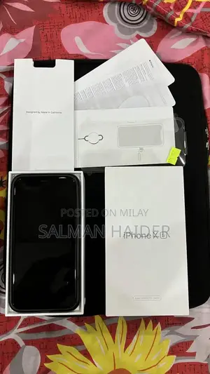 Photo - Apple iPhone XS 256GB Rose Gold Smartphone