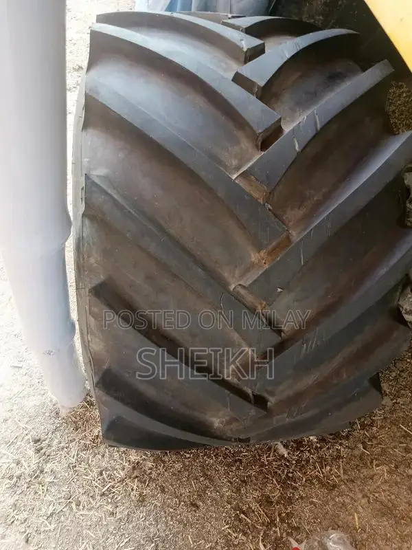 Heavy-Duty Off-Road Tyres with Deep Hollow Rims for Classic Jeep Willy