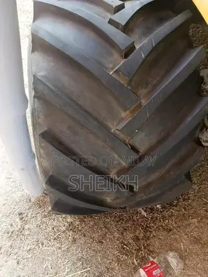 Heavy-Duty Off-Road Tyres with Deep Hollow Rims for Classic Jeep Willy