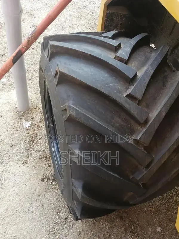 Heavy-Duty Off-Road Tyres with Deep Hollow Rims for Classic Jeep Willy