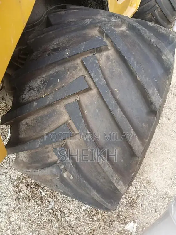 Heavy-Duty Off-Road Tyres with Deep Hollow Rims for Classic Jeep Willy