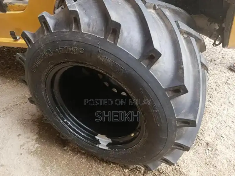 Heavy-Duty Off-Road Tyres with Deep Hollow Rims for Classic Jeep Willy