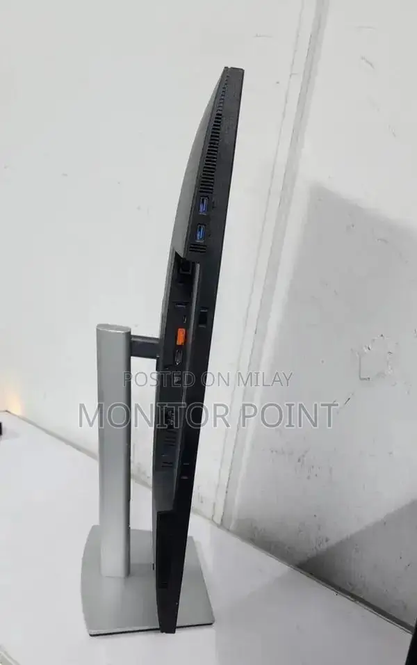 Dell 27-inch 2K QHD IPS Monitor with USB-C Hub