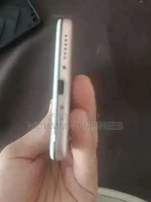 Budget Smartphone with Good Performance and Compact Design