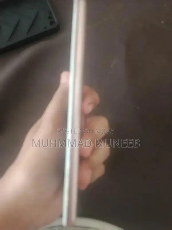 Budget Smartphone with Good Performance and Compact Design