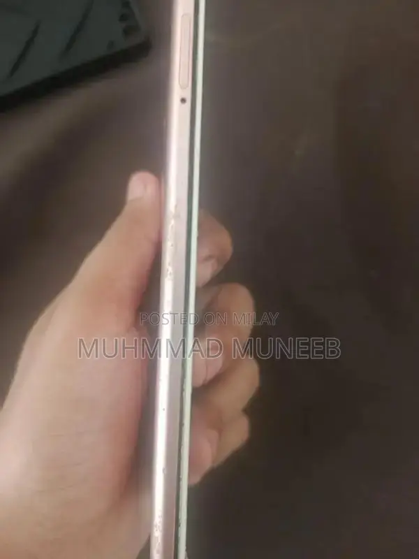 Budget Smartphone with Good Performance and Compact Design