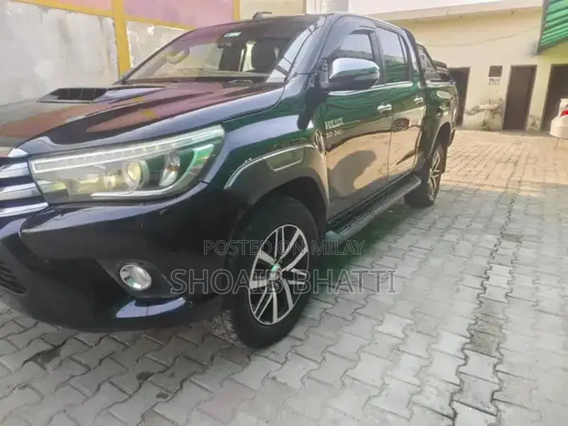 Toyota Hilux Revo V 4x4 Pickup Truck