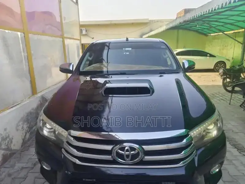 Toyota Hilux Revo V 4x4 Pickup Truck