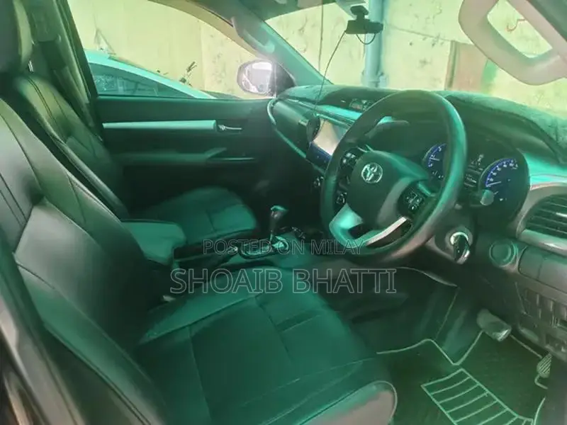 Toyota Hilux Revo V 4x4 Pickup Truck