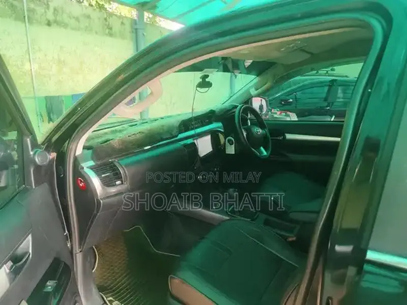 Toyota Hilux Revo V 4x4 Pickup Truck