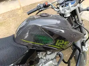 YBR 125G Motorcycle - Grey Urban Commuter Bike