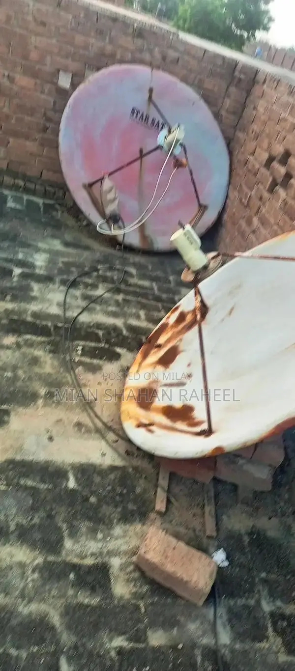 Satellite Dish with LNB, WiFi Receiver, and Cable Set