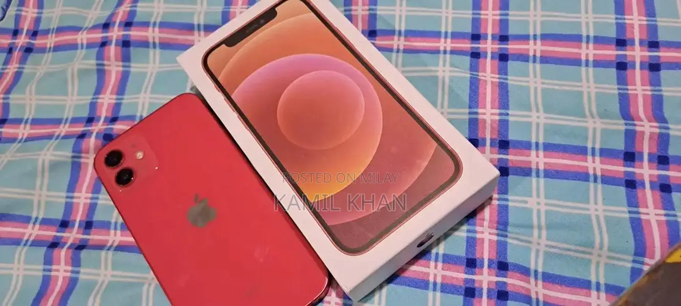 Apple Smartphone with Original Packaging, Excellent Condition