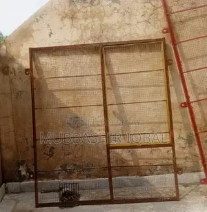 Bird Cages Iron Wire Multiple Sizes Pet Enclosures
