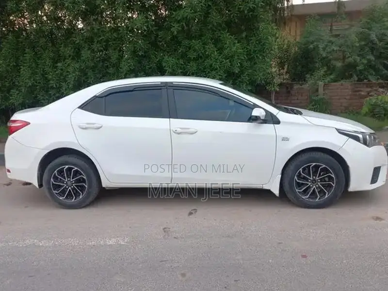 Toyota Corolla Altis 1.6 Sedan Sedan