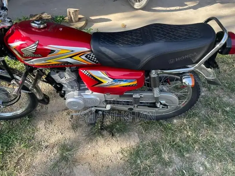 Honda CG125 Motorcycle - Single Cylinder Street Bike