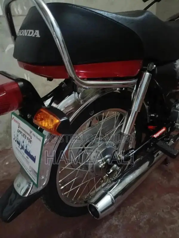 Honda CD 70 Motorcycle - Reliable Single-Cylinder Bike