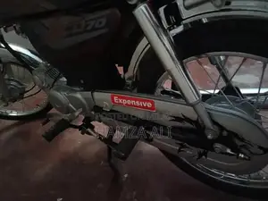 Honda CD 70 Motorcycle - Reliable Single-Cylinder Bike