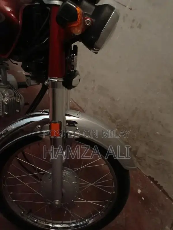 Honda CD 70 Motorcycle - Reliable Single-Cylinder Bike