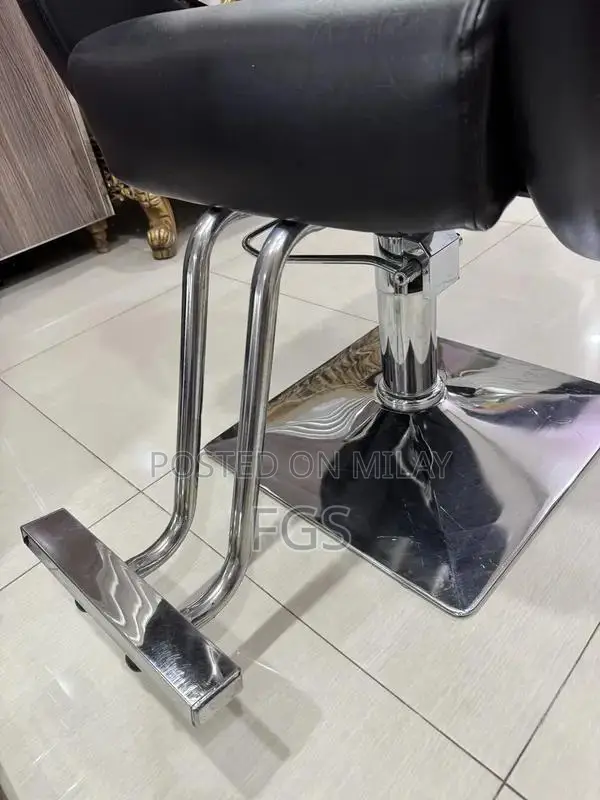 Professional Salon Chair for Styling and Hair Services