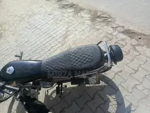 Honda 125cc Motorcycle with New Tires and Chain Gear Set