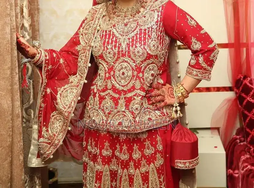 Elegant White Wedding Bridal Dress with Minimal Wear