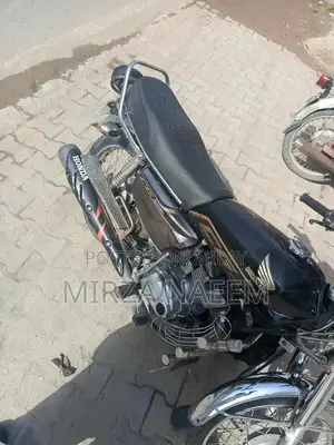 Honda 125cc Motorcycle with New Tires and Chain Gear Set