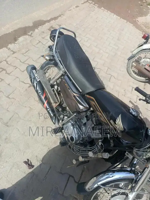 Honda 125cc Motorcycle with New Tires and Chain Gear Set