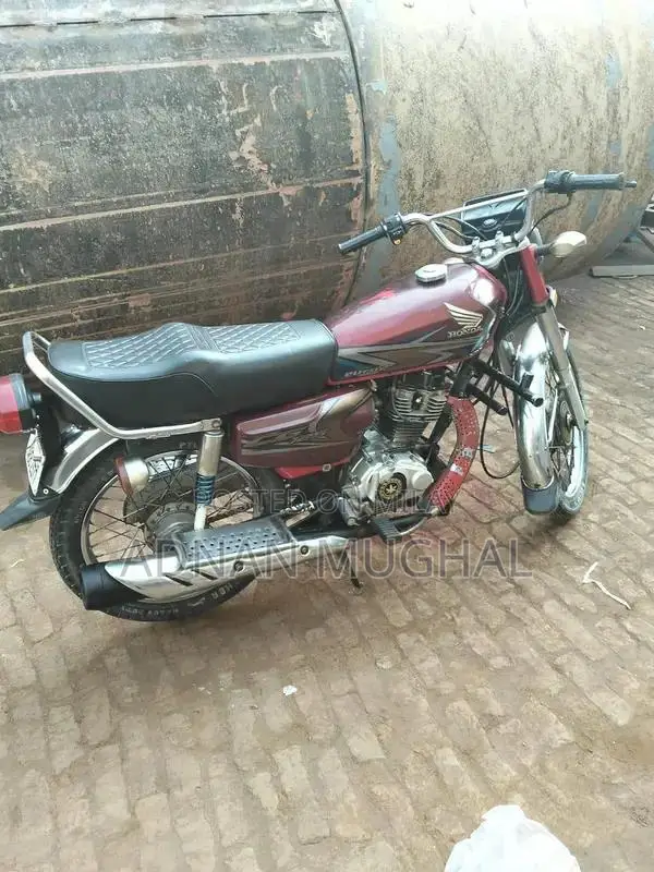 Honda CG 125 Motorcycle - Single Cylinder Bike