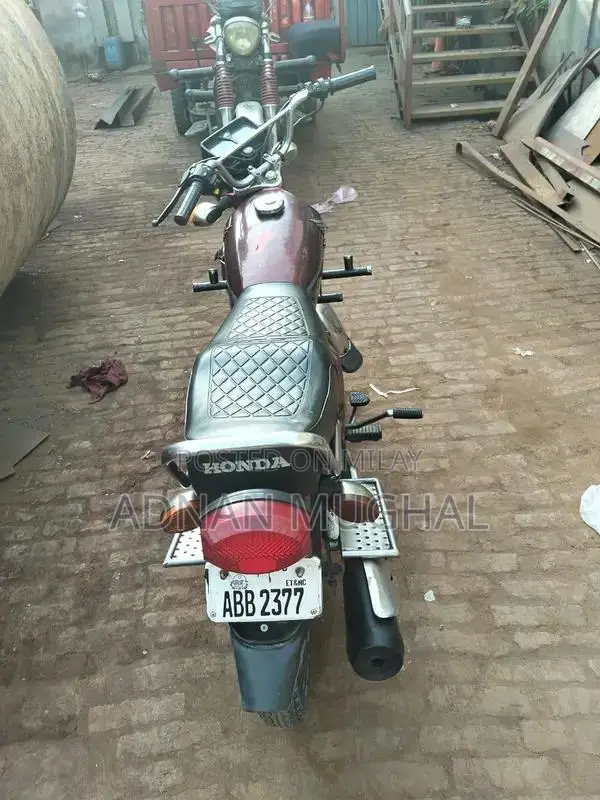 Honda CG 125 Motorcycle - Single Cylinder Bike