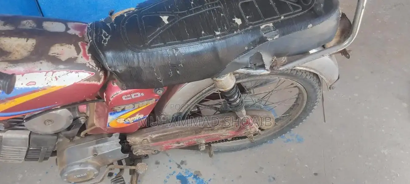 Yamaha YB 100 Motorcycle 2005 Model with Carburetor and Parts