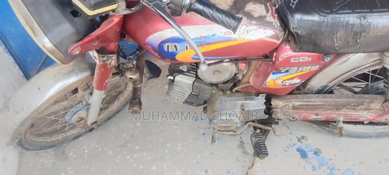Yamaha YB 100 Motorcycle 2005 Model with Carburetor and Parts
