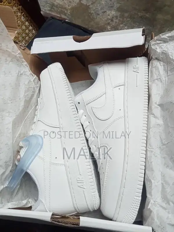 Nike Air Force 1 Classic Unisex Low-Top Casual Sneakers