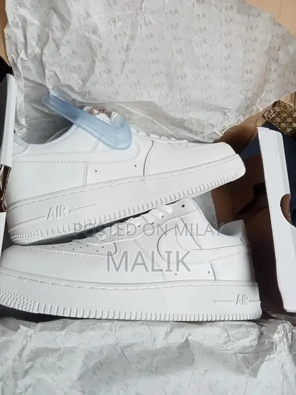 Nike Air Force 1 Classic Unisex Low-Top Casual Sneakers