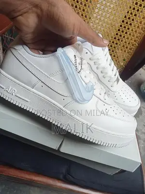 Nike Air Force 1 Classic Unisex Low-Top Casual Sneakers