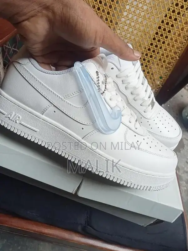 Nike Air Force 1 Classic Unisex Low-Top Casual Sneakers