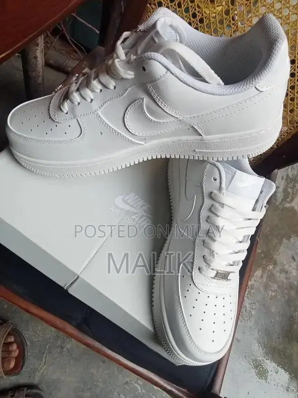 Nike Air Force 1 Classic Unisex Low-Top Casual Sneakers