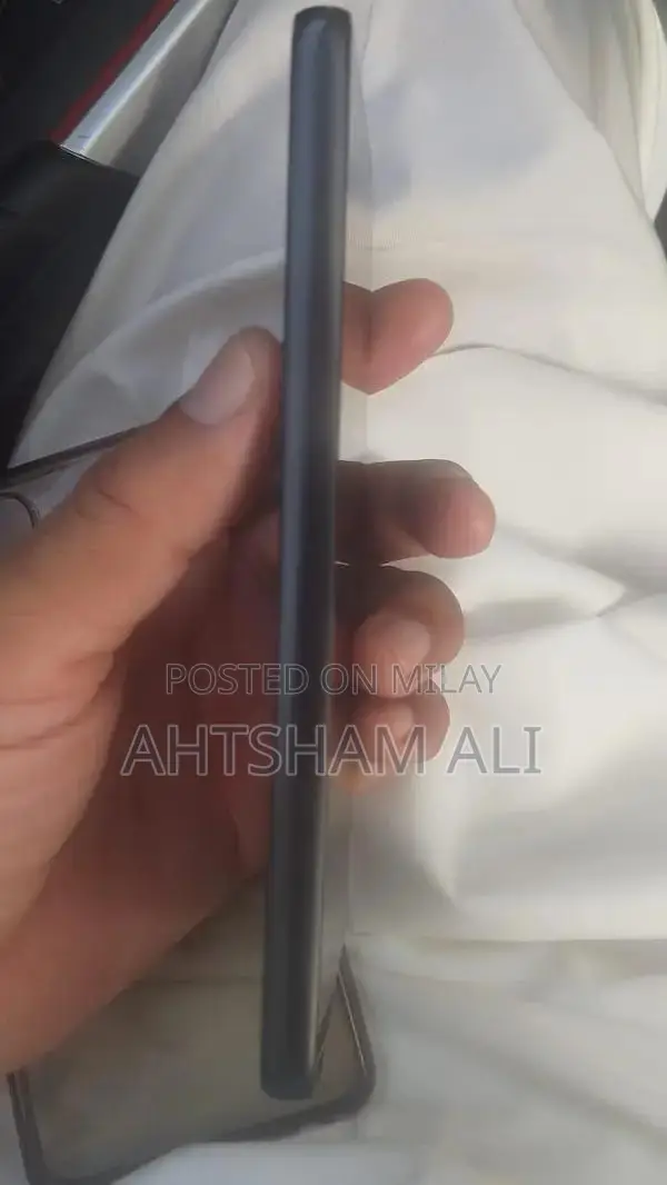 Sleek Samsung Smartphone with Versatile Features