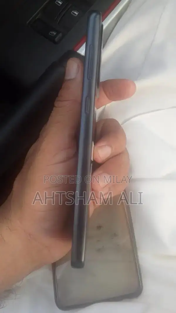 Sleek Samsung Smartphone with Versatile Features