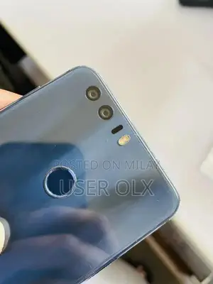 Photo - Honor 8 Dual SIM Smartphone with Compact Design
