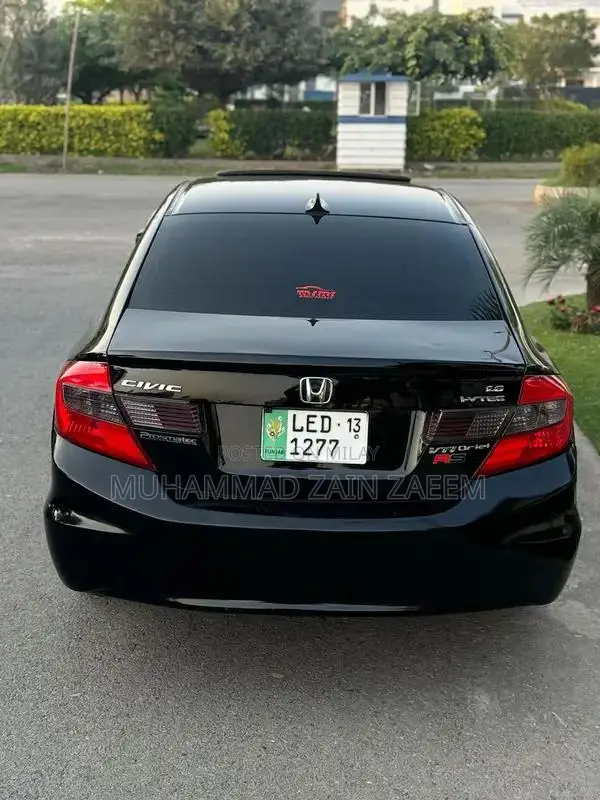 Honda Civic VTi Oriel Prosmatec Sedan 2013 Model