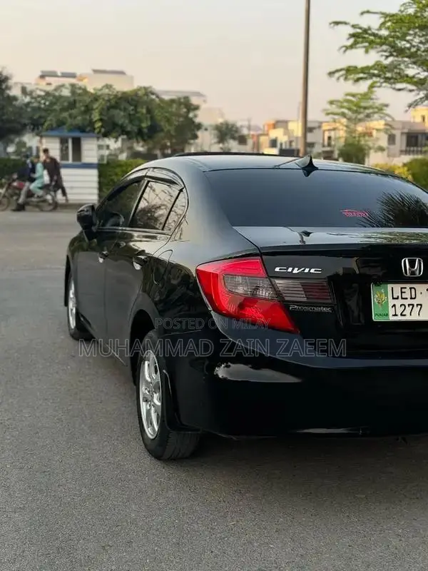Honda Civic VTi Oriel Prosmatec Sedan 2013 Model