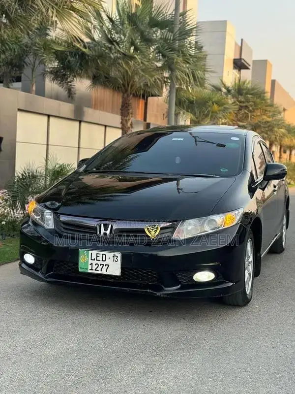 Honda Civic VTi Oriel Prosmatec Sedan 2013 Model