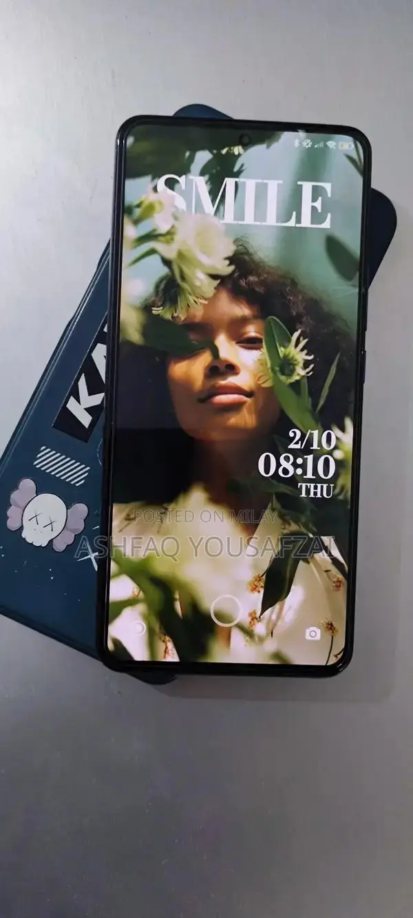 Mid-Range Gaming Smartphone with Cracked Display