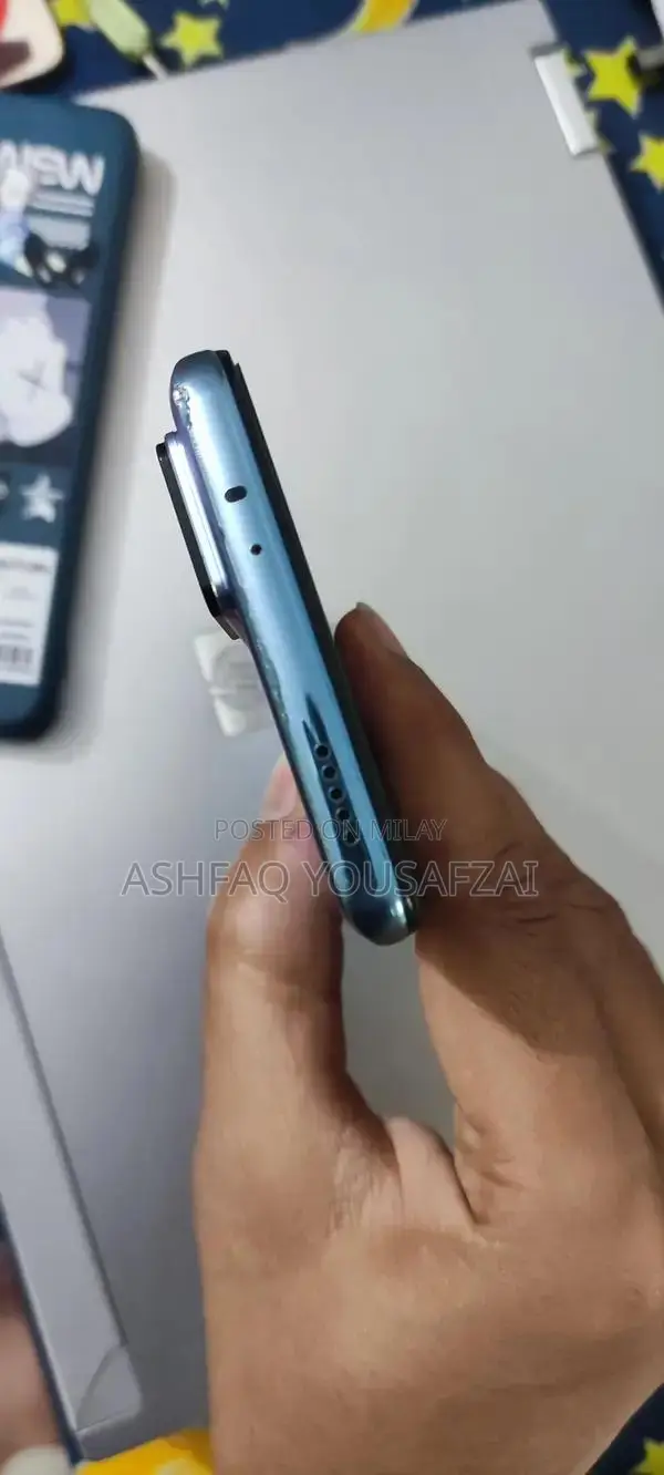 Mid-Range Gaming Smartphone with Cracked Display